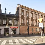 Lion Apartments - Laba